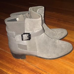 Super cute gray booties!